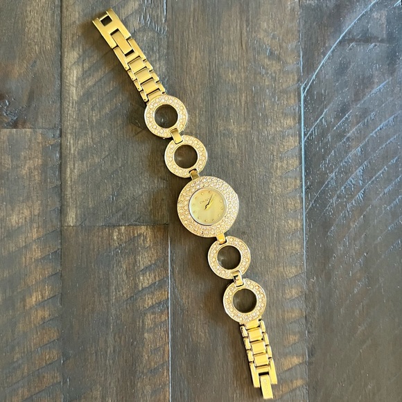 DKNY WATCH - Picture 2 of 3